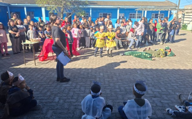 Foto de capa da notícia: E.M.E.F. Monteiro Lobato realiza Feira Literária com o lema “Ler é ganhar asas para o mundo”