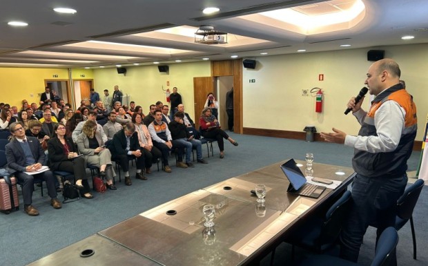 Foto de capa da notícia: Executivo participa da entrega de mapeamentos de áreas de risco em Porto Alegre