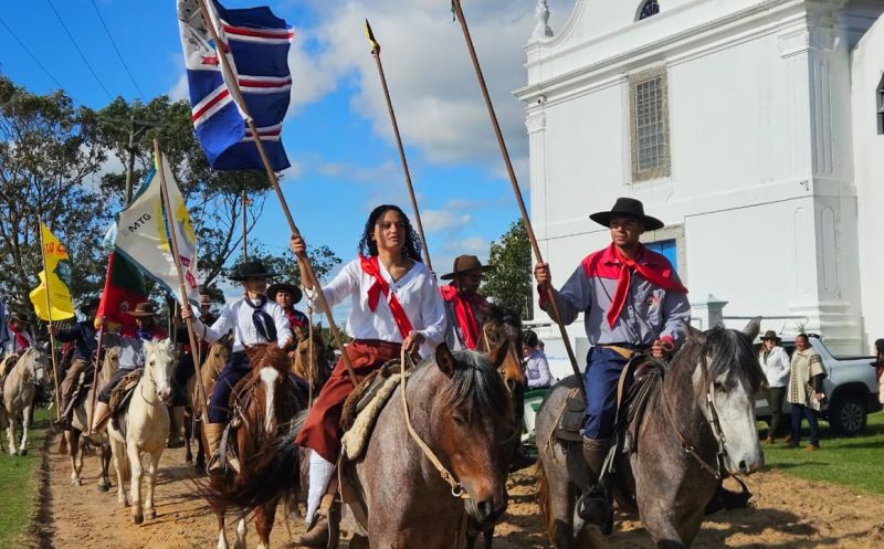 Foto de capa da notícia: Festejos Farroupilhas encerram em São José do Norte com desfile na 5ª Secção da Barra