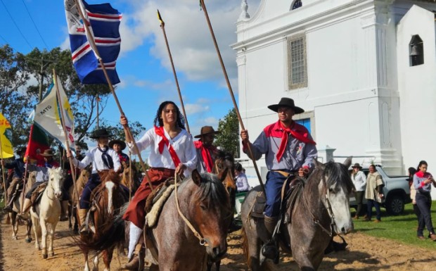 Foto de capa da notícia: Festejos Farroupilhas encerram em São José do Norte com desfile na 5ª Secção da Barra