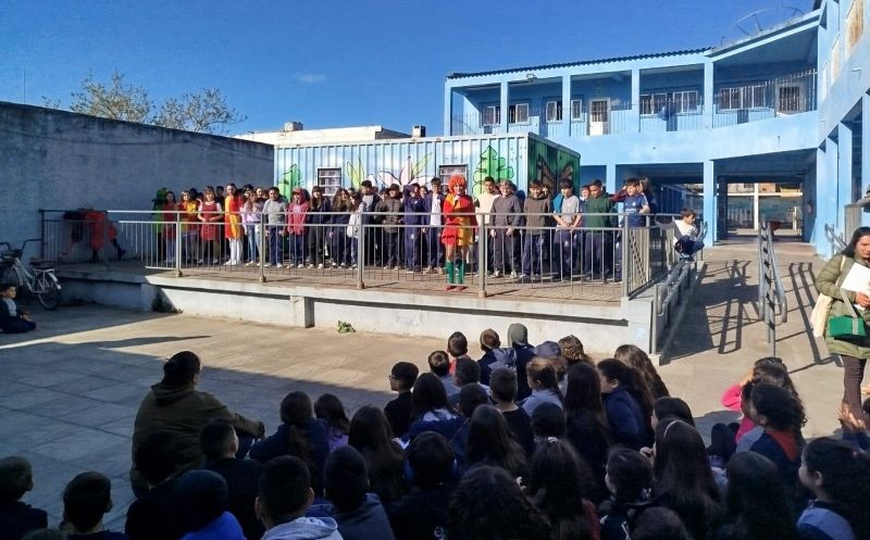Foto de capa da notícia: Escola Soares de Paiva realiza Feira Literária com expressiva participação dos alunos