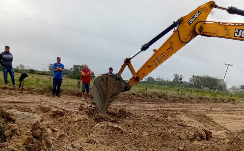 Foto de capa da notícia: Beco do Barranco recebe serviços da Smou