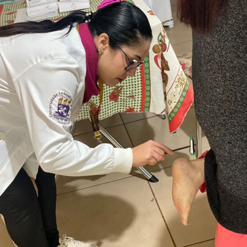 Foto de capa da notícia: Município amplia atuação da farmacêutica com foco no cuidado ao pé diabético