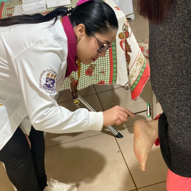 Foto de capa da notícia: Município amplia atuação da farmacêutica com foco no cuidado ao pé diabético