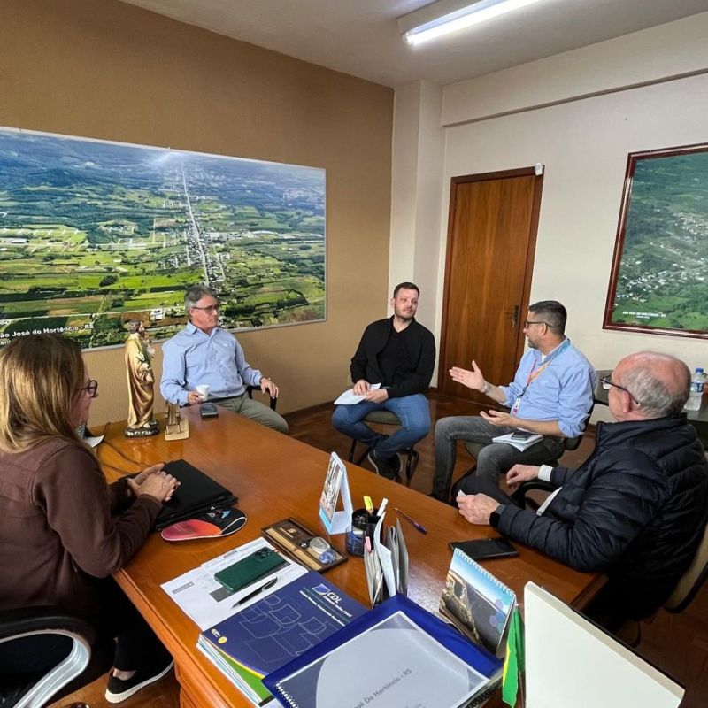 Foto da Notícia Gestão municipal realiza reunião com coordenação da RGE