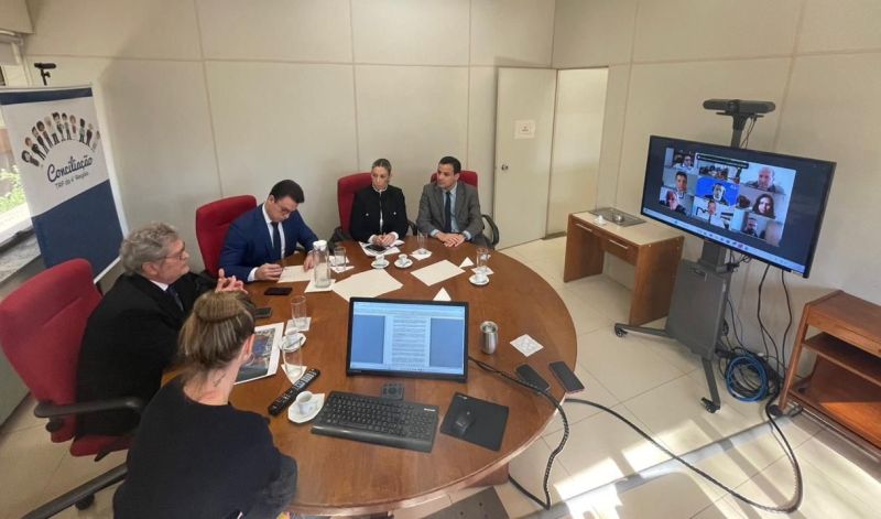 Foto de capa da notícia: Prefeito Lucas Menezes firma acordo histórico para realocar indígenas e viabilizar obras no antigo Patronato