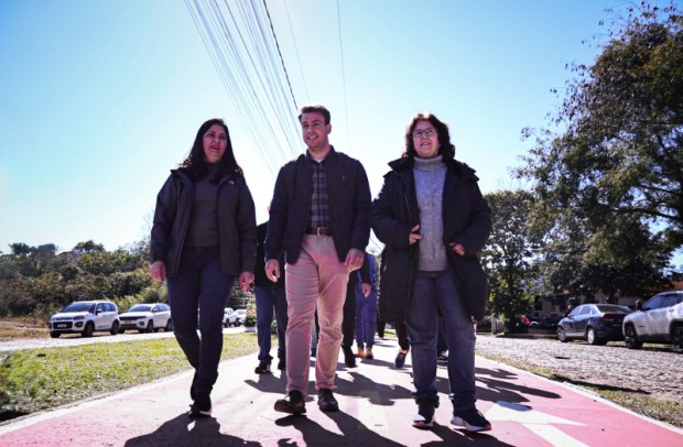 Foto de capa da notícia: Prefeitura entrega primeiro trecho da ciclovia e pista de caminhada da Avenida das Acácias e anuncia continuidade das obras