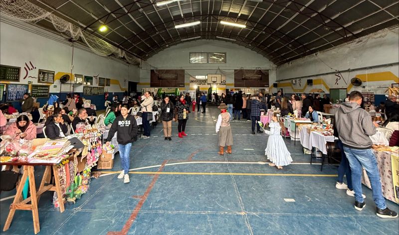 Foto de capa da notícia: Com 87 expositores, Feira dos Produtos da Terra dos Marechais e Feira dos Empreendedores atraem grande público e fortalecem o comércio local