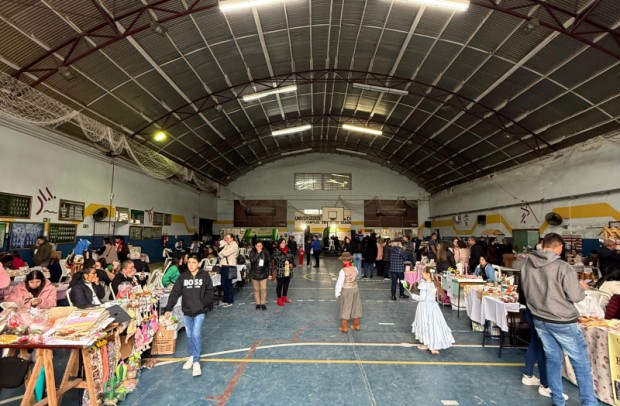 Foto de capa da notícia: Com 87 expositores, Feira dos Produtos da Terra dos Marechais e Feira dos Empreendedores atraem grande público e fortalecem o comércio local