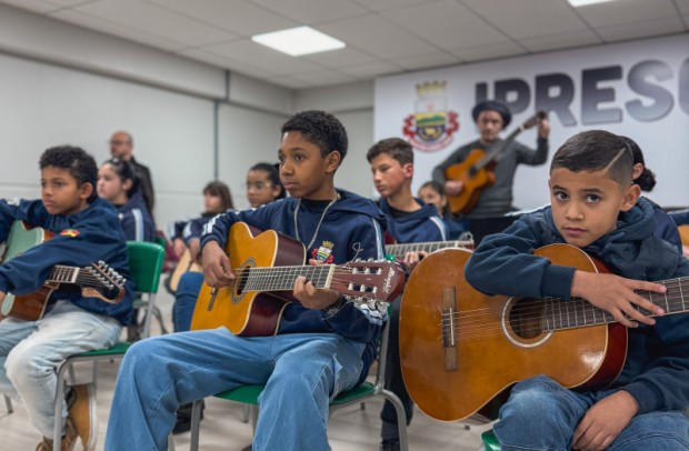 Foto de capa da notícia: Audição do Dia dos Pais: pela primeira vez, alunos de gaita piano se apresentam