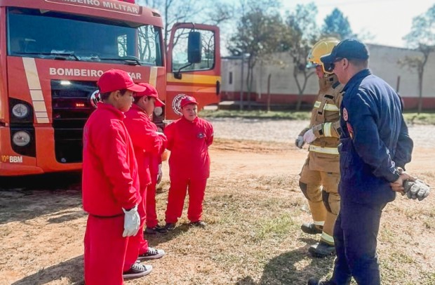 Foto de capa da notícia: Projeto Bombeiro Mirim transforma vidas e recebe apoio da Secretaria de Educação em São Gabriel