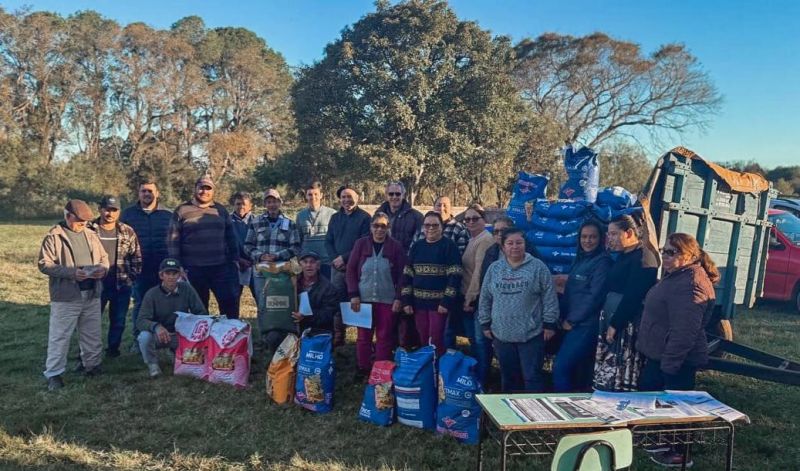 Foto de capa da notícia: Agricultura familiar: Prefeitura participa da entrega de sementes para o Assentamento Guajuviras