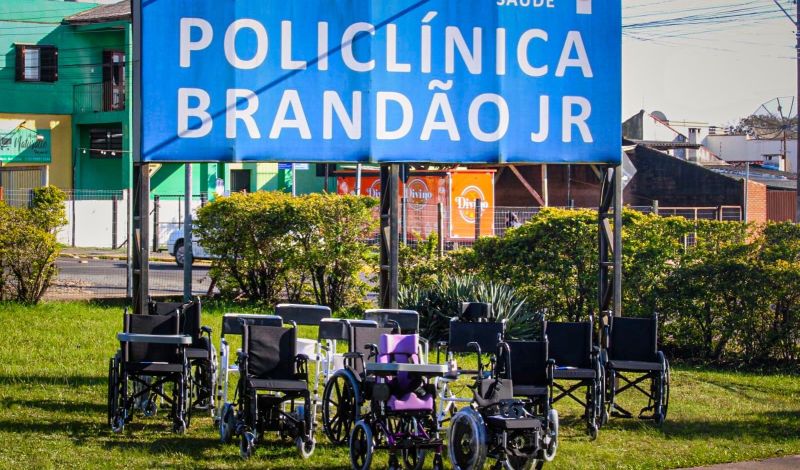 Foto de capa da notícia: Secretaria da Saúde garante 16 cadeiras de rodas para pacientes do município