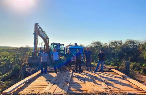 Foto de capa da notícia: Infraestrutura: Ponte da Três Divisas é recuperada pela Secretaria de Transporte Rural