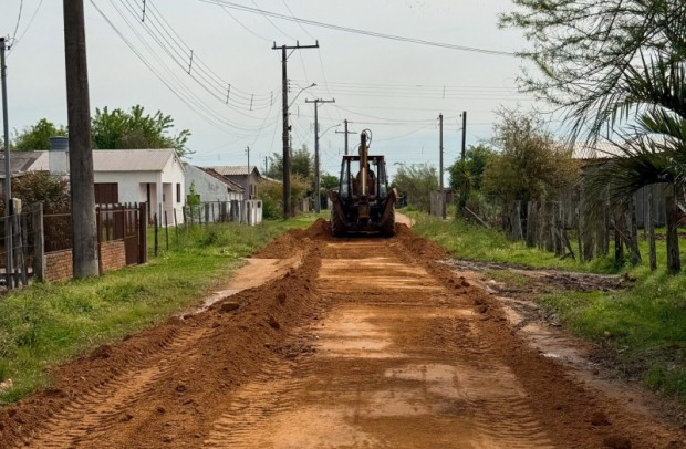 Foto de capa da notícia: Serviços Urbanos inicia manutenção na Vila Santa Clara e cronograma prevê atendimento em todos os bairros