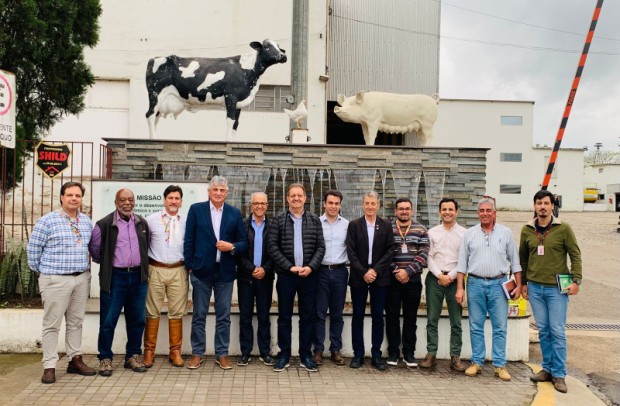 Foto de capa da notícia: Prefeito Lucas Menezes visita sede da Dália Alimentos em Encantado para tratar de projeto estratégico do leite em São Gabriel