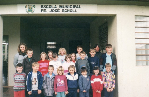 ESCOLA PE JOSÉ SCHOLL POR VOLTA DE 2000