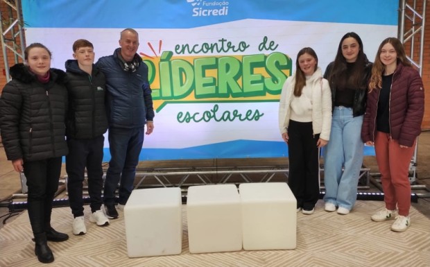 Foto de capa da notícia: Participação dos nossos alunos da rede Municipal no Encontro de Líderes em Nova Petrópolis.