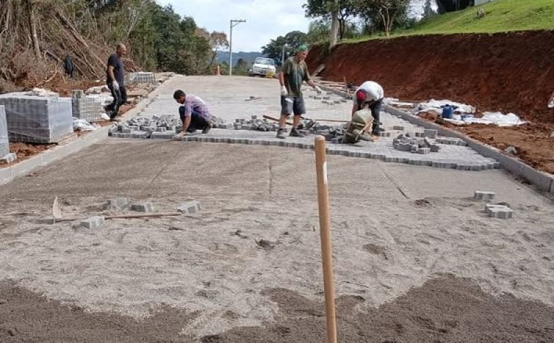 Foto de capa da notícia Prefeitura Municipal, através da Secretaria de Obras e Serviços Urbanos em várias frentes de trabalho nos últimos dias. Confira algumas delas: