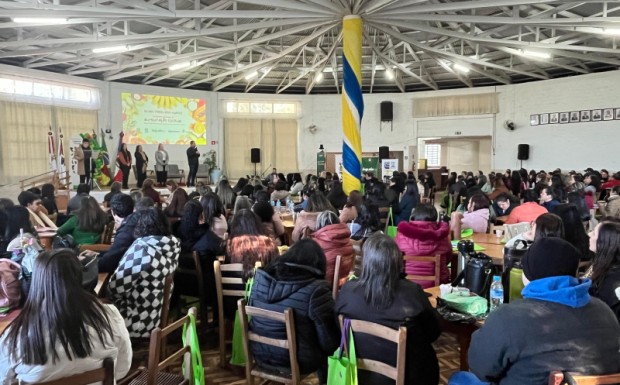 Foto de capa da notícia: Encontro sobre alimentação escolar reúne 14 municípios em Agudo para fortalecer boas práticas e valorização dos profissionais