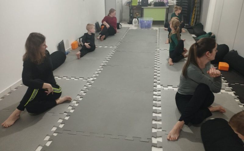 Foto de capa da notícia: Yoga para servidores: Prefeitura promove saúde e bem-estar no ambiente de trabalho