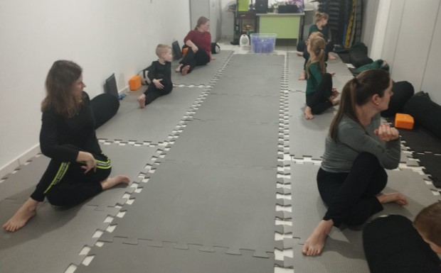 Foto de capa da notícia: Yoga para servidores: Prefeitura promove saúde e bem-estar no ambiente de trabalho