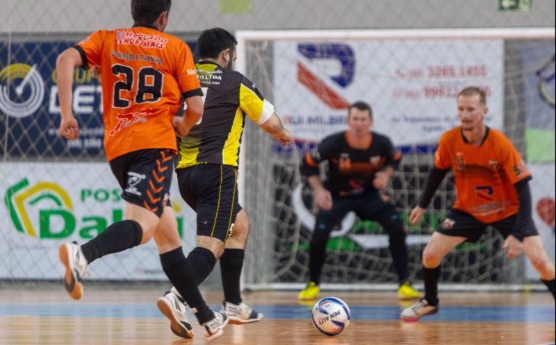 Foto de capa da notícia: Gestão esportiva é modernizada com acompanhamento online do Campeonato Municipal de Futsal
