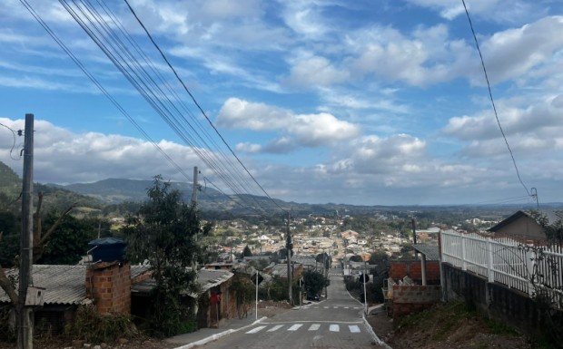 Foto de capa da notícia: Obras de pavimentação avançam para fase final no Bairro Caiçara