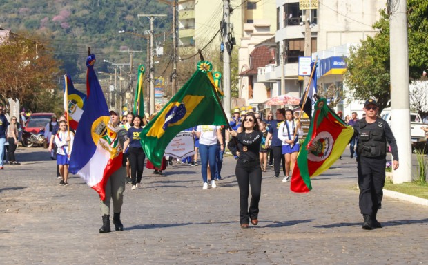 Foto de capa da notícia: Agudo celebra Independência do Brasil com Desfile Cívico na Avenida Concórdia