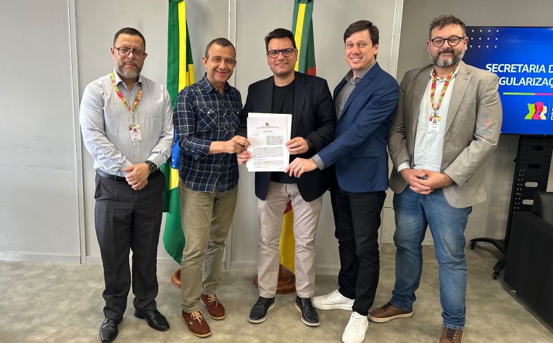 Foto de capa da notícia: Agudo firma termo de cooperação com o Estado para construção de novas casas populares