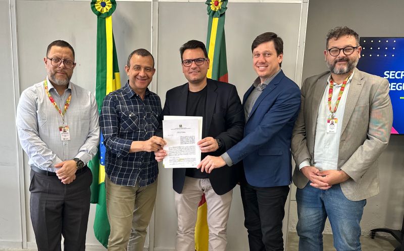 Foto de capa da notícia: Agudo firma termo de cooperação com o Estado para construção de novas casas populares