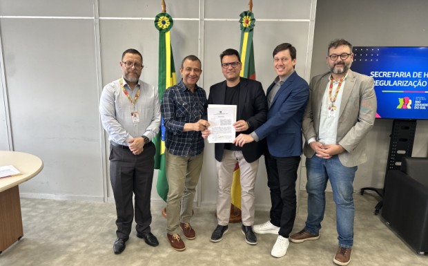 Foto de capa da notícia: Agudo firma termo de cooperação com o Estado para construção de novas casas populares