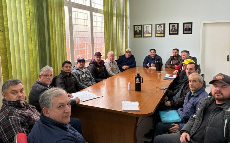 Foto de capa da notícia: PREFEITURA CONCLUI PROCESSO DE DESMEMBRAMENTO DO BAIRRO INDUSTRIAL E GARANTE ESCRITURAS AOS EMPRESÁRIOS