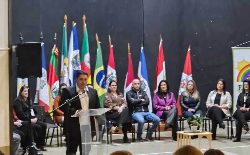 Foto de capa da notícia: PROFESSORES DE EDUCAÇÃO INFANTIL PARTICIPAM DE FÓRUM REGIONAL EM VACARIA