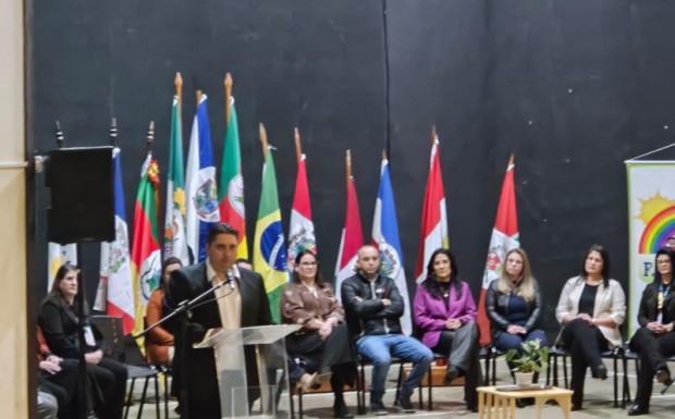 Foto de capa da notícia: PROFESSORES DE EDUCAÇÃO INFANTIL PARTICIPAM DE FÓRUM REGIONAL EM VACARIA