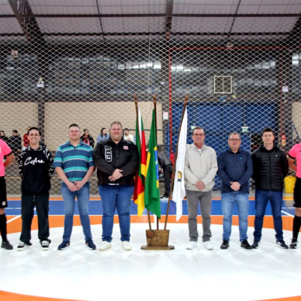 Foto de capa da notícia: Campeonato Municipal de Futsal Feminino e Interbairros de Futsal Veterano