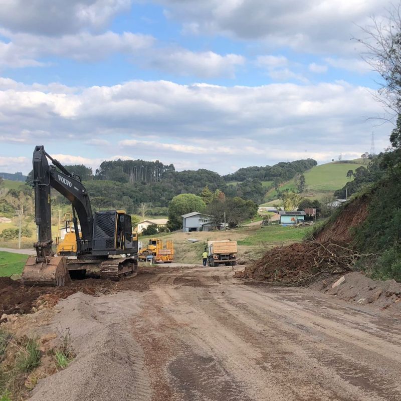 Foto de capa da notícia: Reconstrução da Estrada da Comunidade Nossa Senhora do Carmo – Piquete