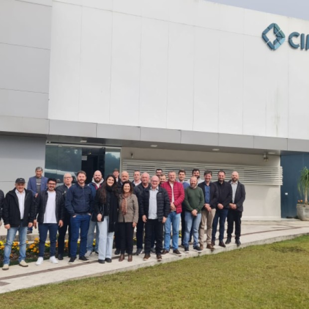 Foto de capa da notícia: PODER PÚBLICO AMPLIA CONHECIMENTO E ESTUDA BOAS PRÁTICAS DE COLETA E DESTINAÇÃO DE RESÍDUOS