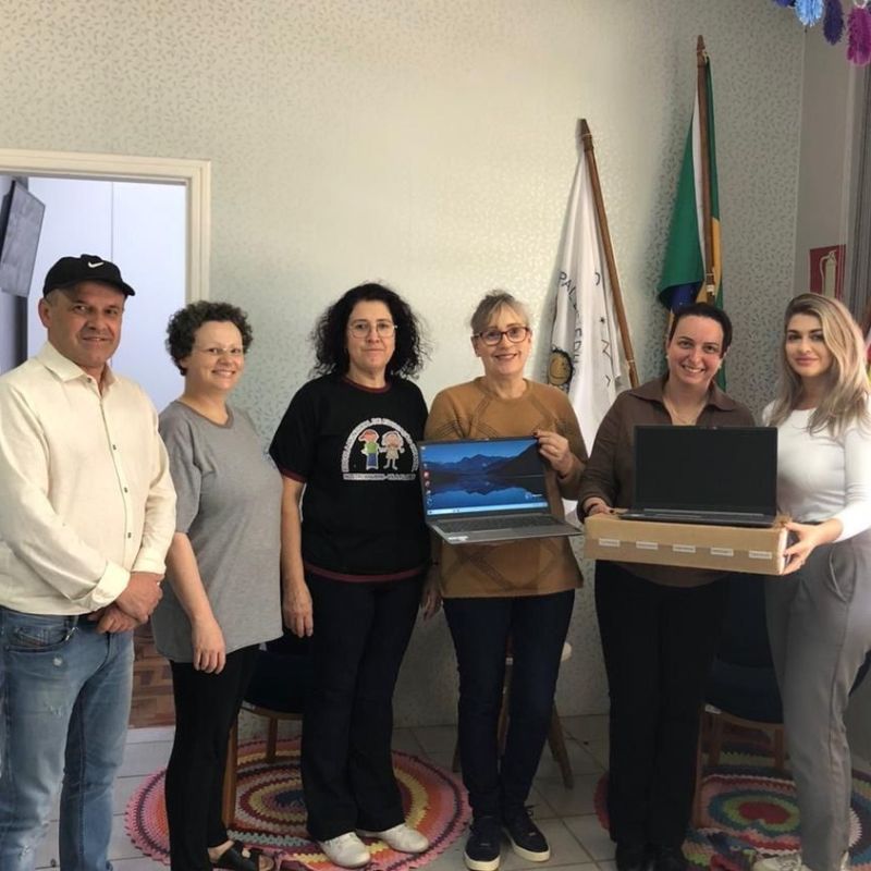 Foto de capa da notícia: INVESTIMENTO EM TECNOLOGIA NA EDUCAÇÃO
