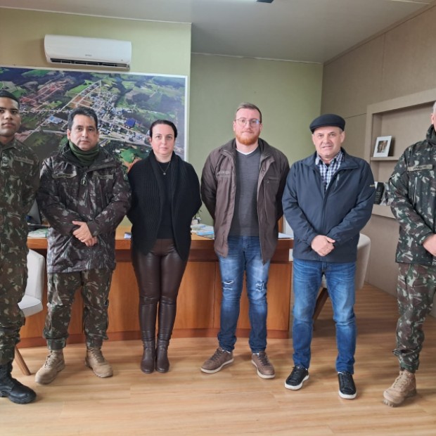 Foto de capa da notícia: GABINETE RECEBE CHEFE DE RECRUTAMENTO E TENENTE CORONEL