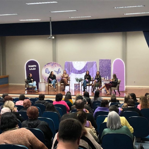 Foto de capa da notícia: EVENTO DO AGOSTO LILÁS OCORREU EM VILA FLORES