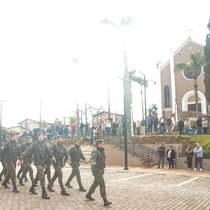 Foto de capa da notícia: DESFILE CÍVICO DE VILA FLORES