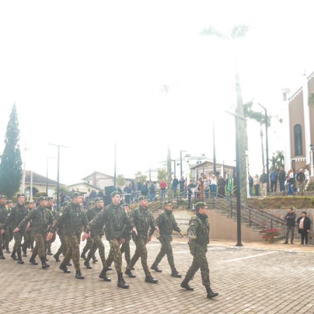 Foto de capa da notícia: DESFILE CÍVICO DE VILA FLORES