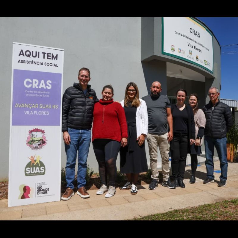 Foto de capa da notícia: SECRETÁRIO ESTADUAL BETO FANTINEL VISITA VILA FLORES