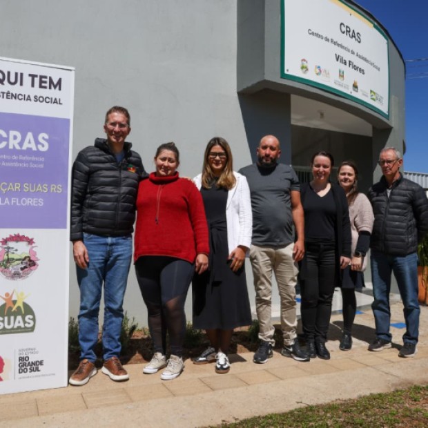 Foto de capa da notícia: SECRETÁRIO ESTADUAL BETO FANTINEL VISITA VILA FLORES