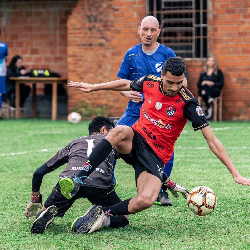 Foto de capa da notícia SÁBADO DE MUITA EMOÇÃO NO MUNICIPAL DE FUTEBOL SETE