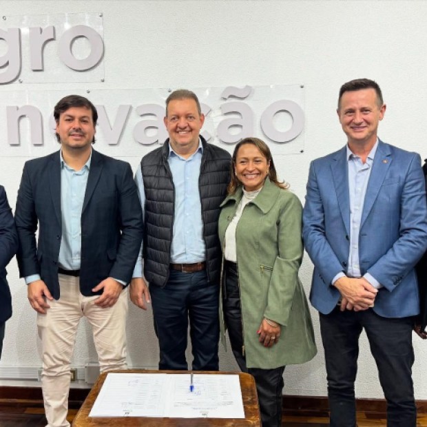 Foto de capa da notícia: DOM PEDRITO É CONTEMPLADA COM CONVÊNIO ESTADUAL PARA RECUPERAÇÃO DE ESTRADAS VICINAIS E PERFURAÇÃO DE POÇOS