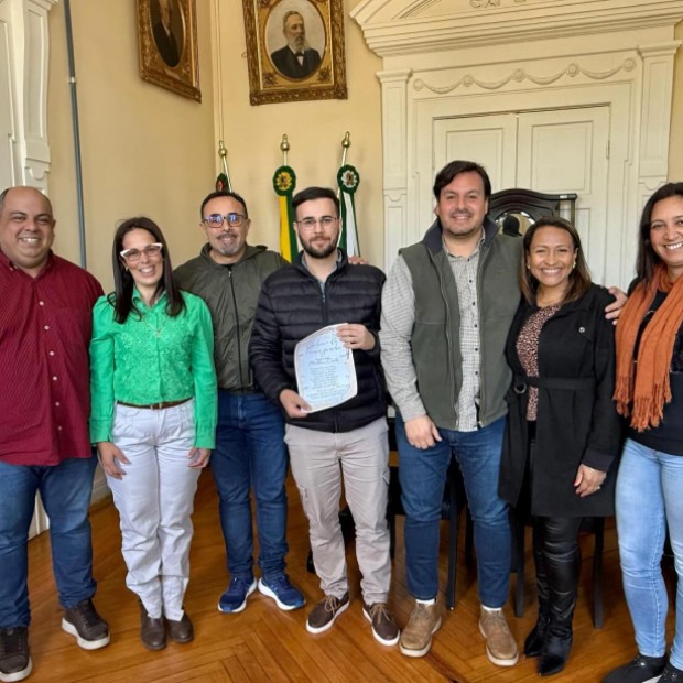 Foto de capa da notícia: MATHEUS COSTA É O PATRONO E HOMENAGEADO DO FESTIVAL OBELISCO DA POESIA GAÚCHA 2025