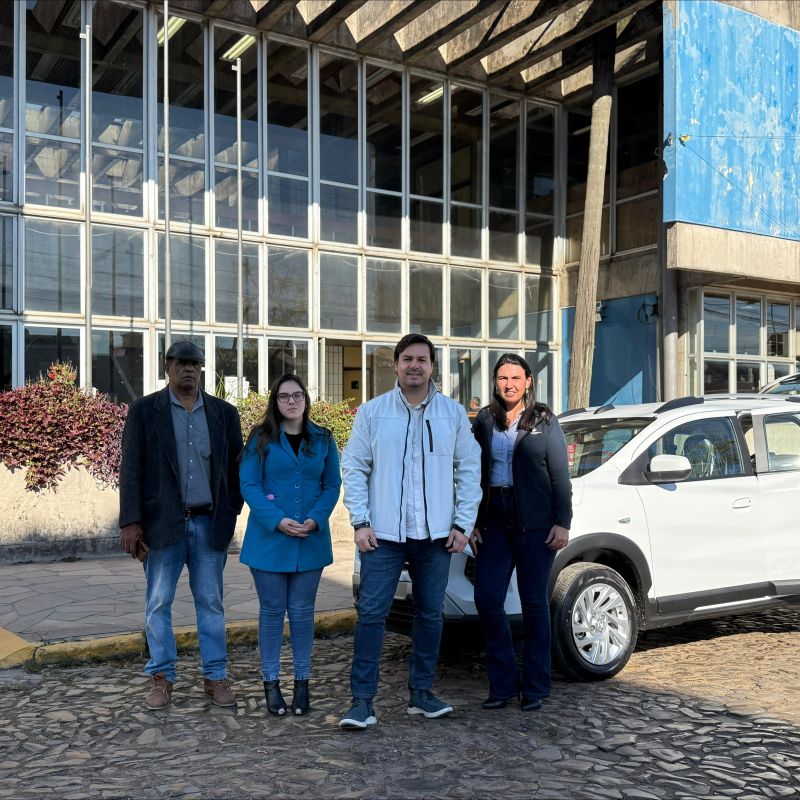 Foto de capa da notícia: Prefeitura adquire veículo para transporte de pacientes da região