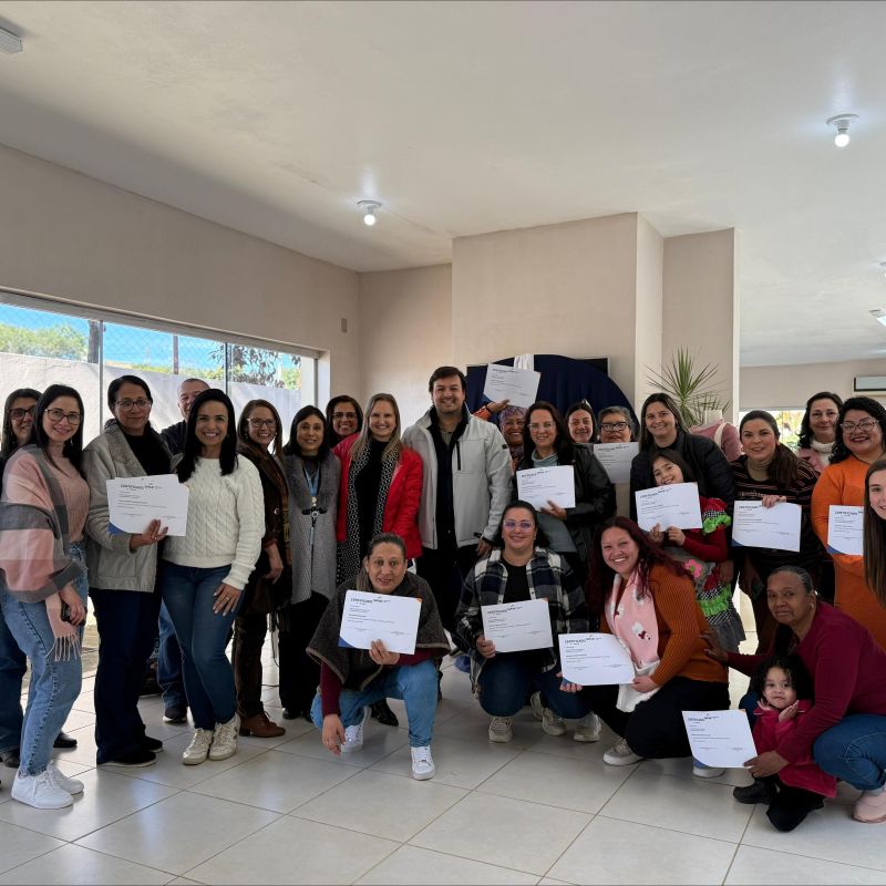 Foto de capa da notícia: Formatura do curso de Corte e Costura reúne alunas em desfile de encerramento